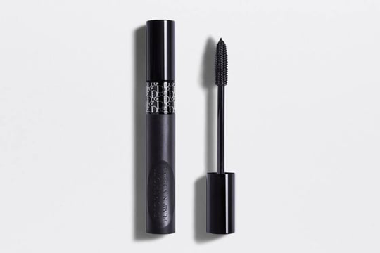 Dior Diorshow Pump' N' Volume Vedenpitävä ripsiväri 5,2gr nr.090 Musta Pumpuli
